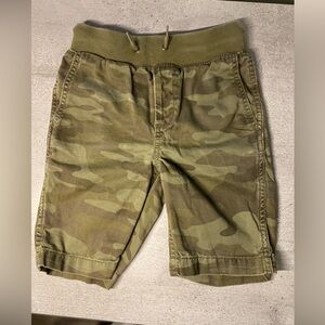 🌞Gap camouflage Shorts/ size small/ junior/ clearance sale